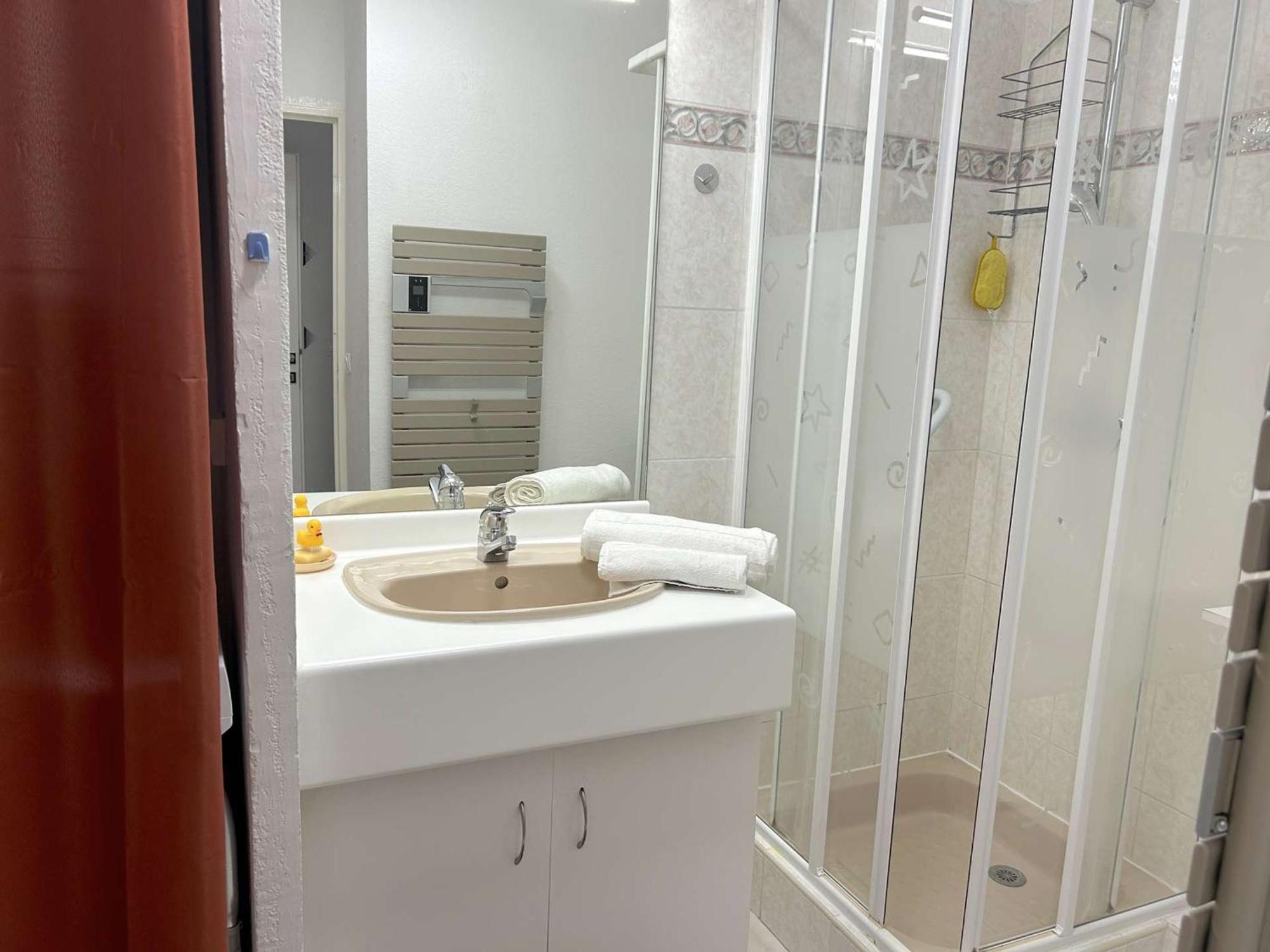 Cosy A Port Frejus: Climatise, Proche Plage, Commerces Et Garage - 4 Couchages - Fr-1-226a-176 *