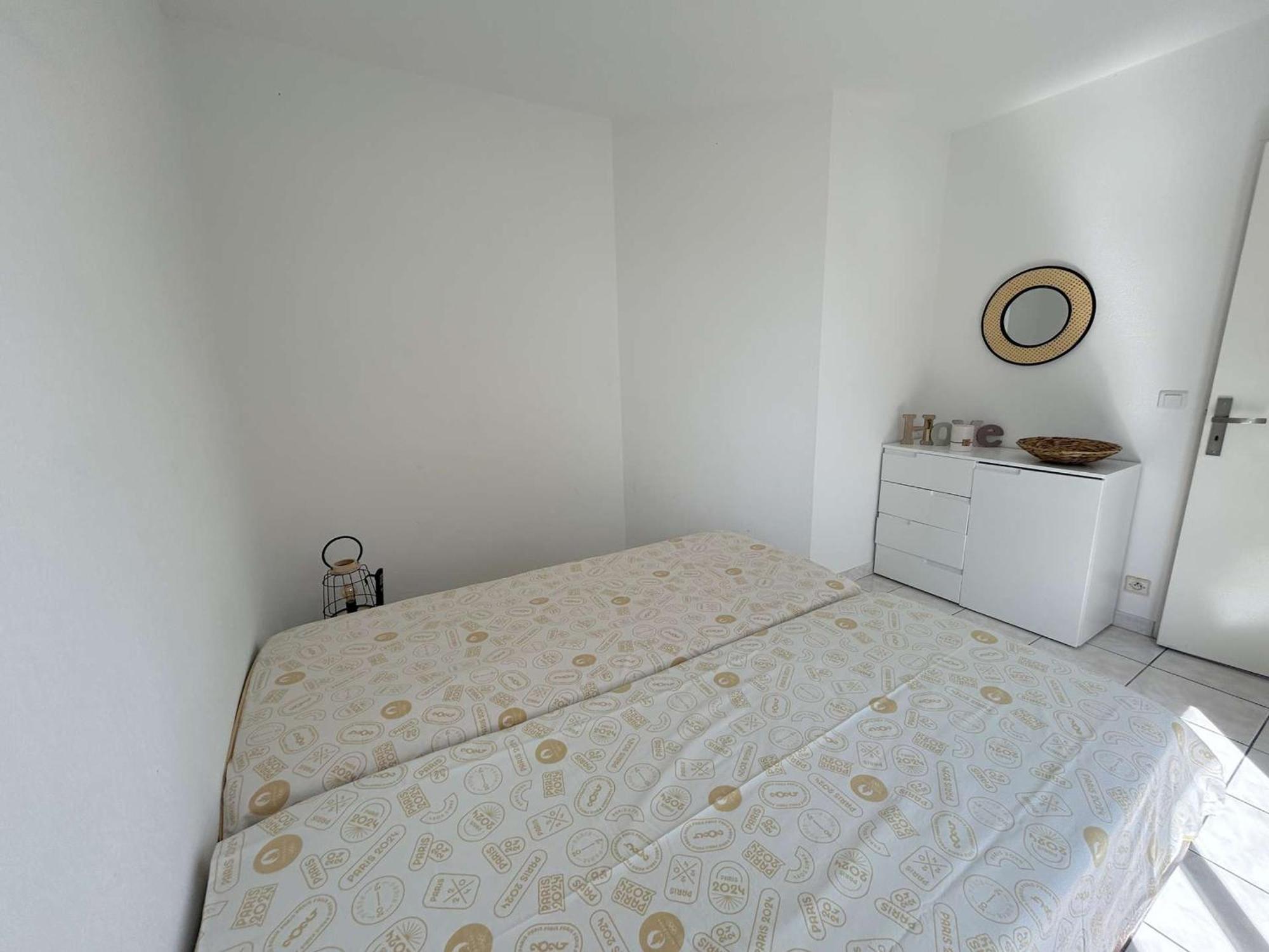 Cosy A Port Frejus: Climatise, Proche Plage, Commerces Et Garage - 4 Couchages - Fr-1-226a-176 * Fréjus